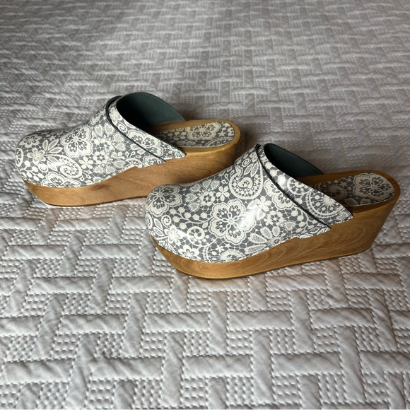 Sanita Gray Floral Clogs with Wooden Platform - Picture 2 of 8